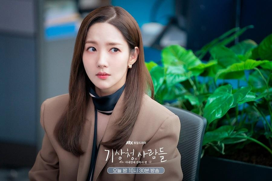 Jin Ha Kyung (Park Min Young) nhẹ dạ trong tình yêu, nhưng cũng không quá yếu đuối.
