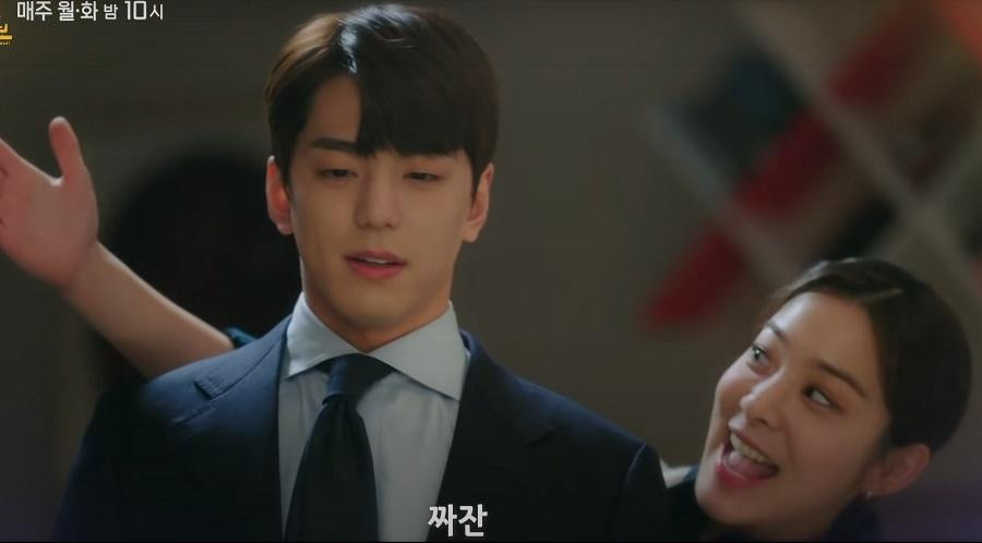 Cặp đôi phụ còn thần tốc hơn khi đã về chung nhà, Young Seo nấu cơm đợi Seong Hoon về.