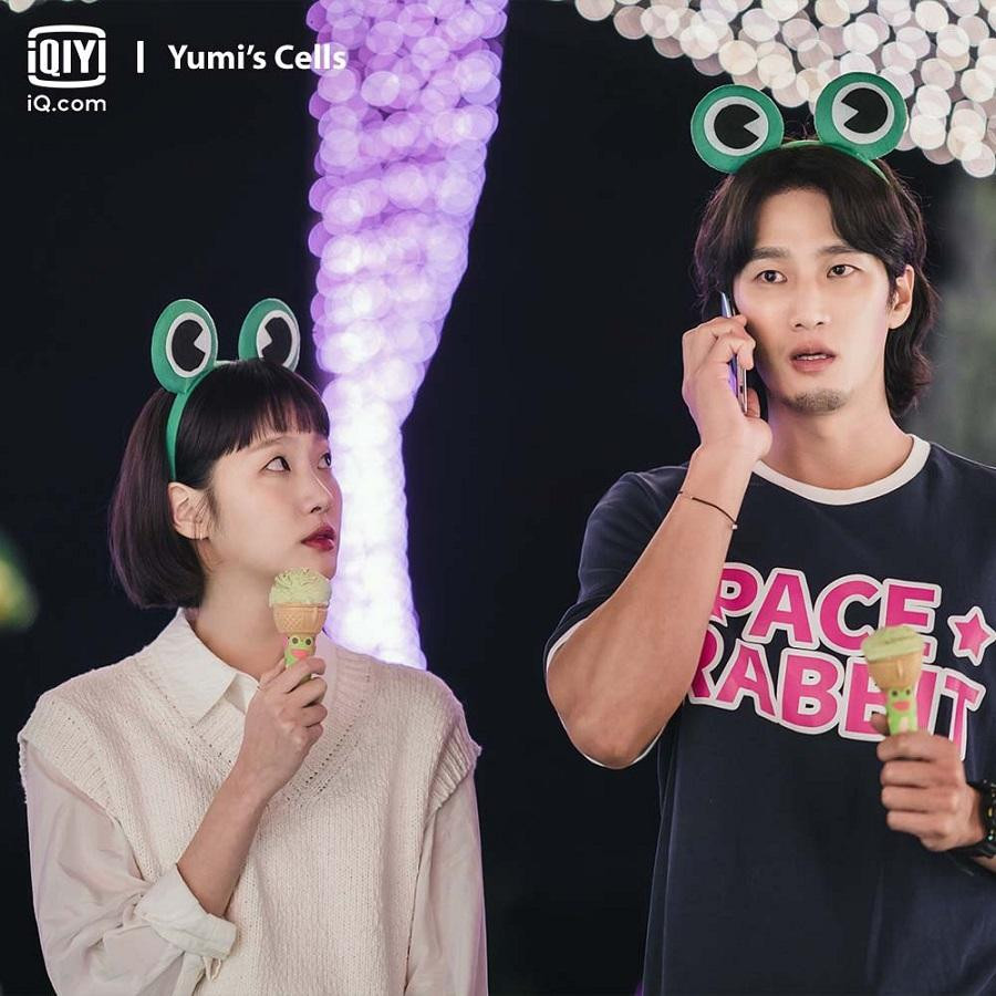 Kim Go Eun và Ahn Bo Hyun trong "Các Tế Bào Của Yumi". Kim Go Eun và Ahn Bo Hyun trong "Các Tế Bào Của Yumi".