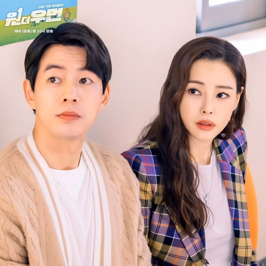 Honey Lee và Lee Sang Yoon trong "Nữ Thanh Tra Tài Ba".