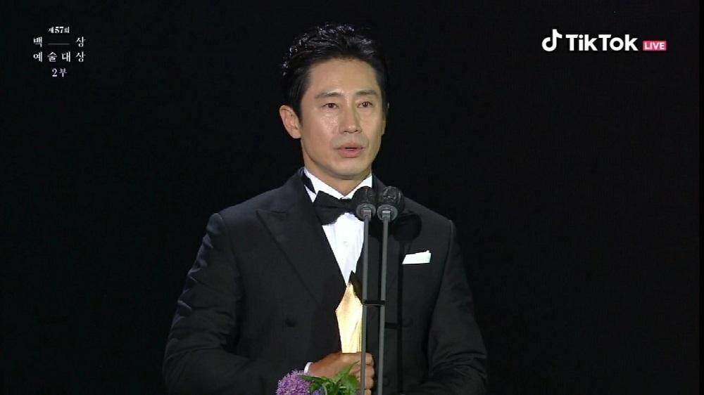 Nam diễn viên Shin Ha Kyun nhận giải "Nam diễn viên xuất sắc nhất" Nam diễn viên Shin Ha Kyun nhận giải "Nam diễn viên xuất sắc nhất"