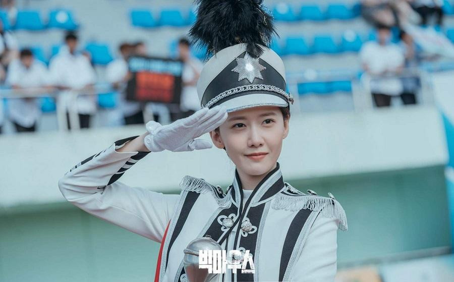 Yoona (SNSD) vào vai người vợ giỏi giang của Lee Jong Suk. Yoona (SNSD) vào vai người vợ giỏi giang của Lee Jong Suk.