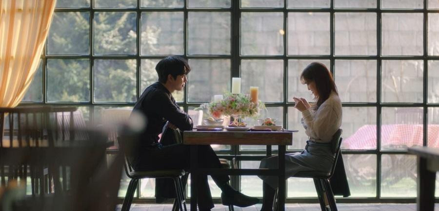 Kang Tae Moo và Shin Ha Ri đang bắt đầu giai đoạn hẹn hò đầy ngọt ngào.