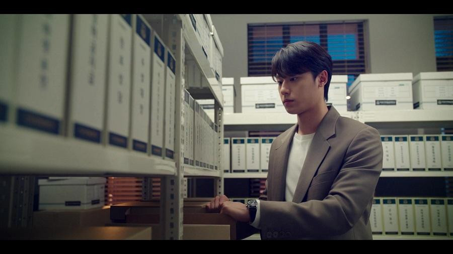 Baek Seung Yoo sau khi du học trở về, lựa chọn làm giáo viên ở ngay chính ngôi trường từng học năm xưa. Baek Seung Yoo sau khi du học trở về, lựa chọn làm giáo viên ở ngay chính ngôi trường từng học năm xưa.