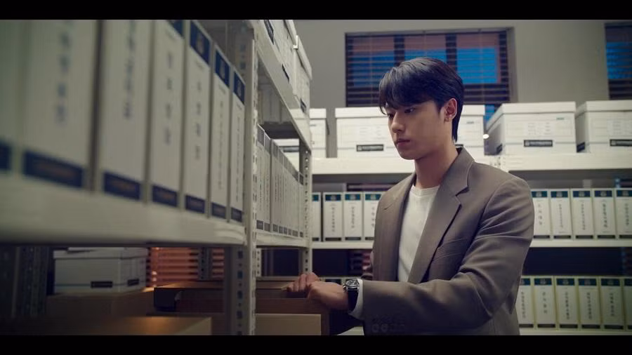 Baek Seung Yoo sau khi du học trở về, lựa chọn làm giáo viên ở ngay chính ngôi trường từng học năm xưa.