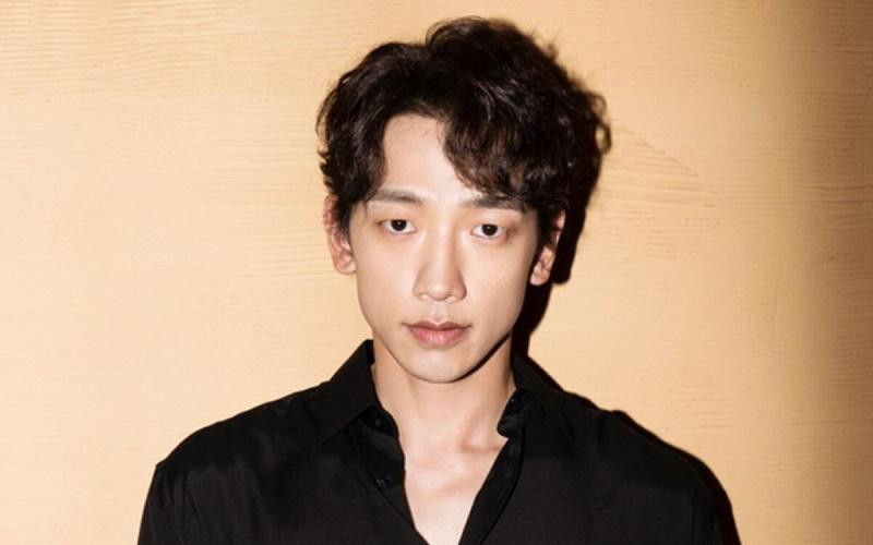 Nam ca sĩ - diễn viên Bi Rain sẽ thủ vai chính Cha Young Min trong "Ghost Doctor". Nam ca sĩ - diễn viên Bi Rain sẽ thủ vai chính Cha Young Min trong "Ghost Doctor".