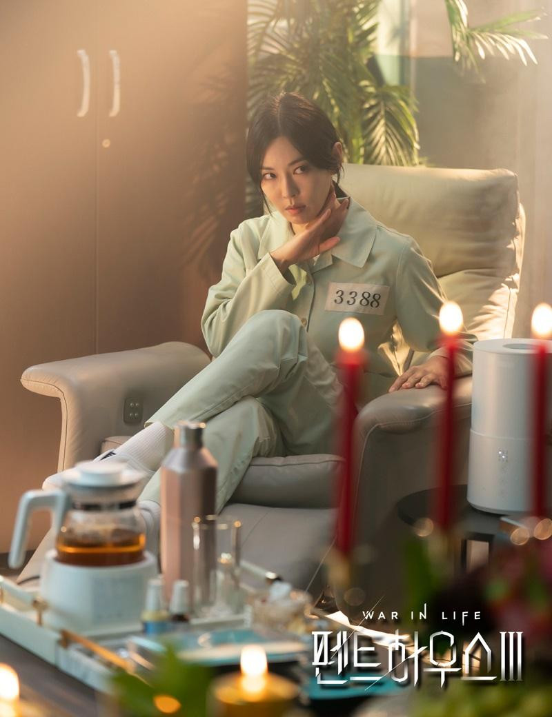 Kim So Yeon trong vai Cheon Seo Jin. Kim So Yeon trong vai Cheon Seo Jin.