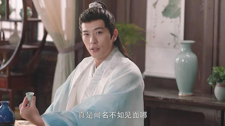 Còn Từ Khai Sính thì ngoài diễn đơ còn bị tổ tạo hình "dìm hàng" không thương tiếc. Còn Từ Khai Sính thì ngoài diễn đơ còn bị tổ tạo hình "dìm hàng" không thương tiếc.