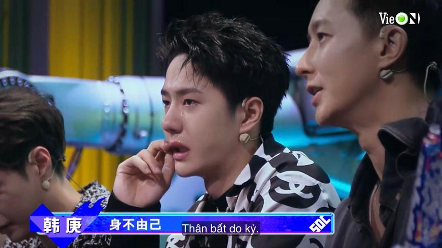 Vương Nhất Bác bật khóc vì màn biểu diễn đã làm mình nhớ lại thời còn thực tập sinh ở Hàn