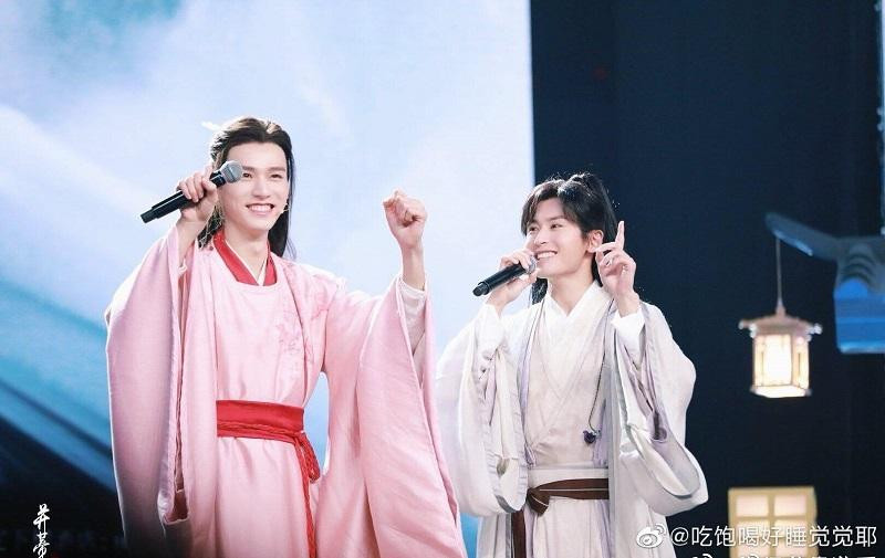 Ôn Khách Hành (Cung Tuấn) và Chu Tử Thư (Trương Triết Hạn) vui vẻ giao lưu cùng khán giả. Ôn Khách Hành (Cung Tuấn) và Chu Tử Thư (Trương Triết Hạn) vui vẻ giao lưu cùng khán giả.