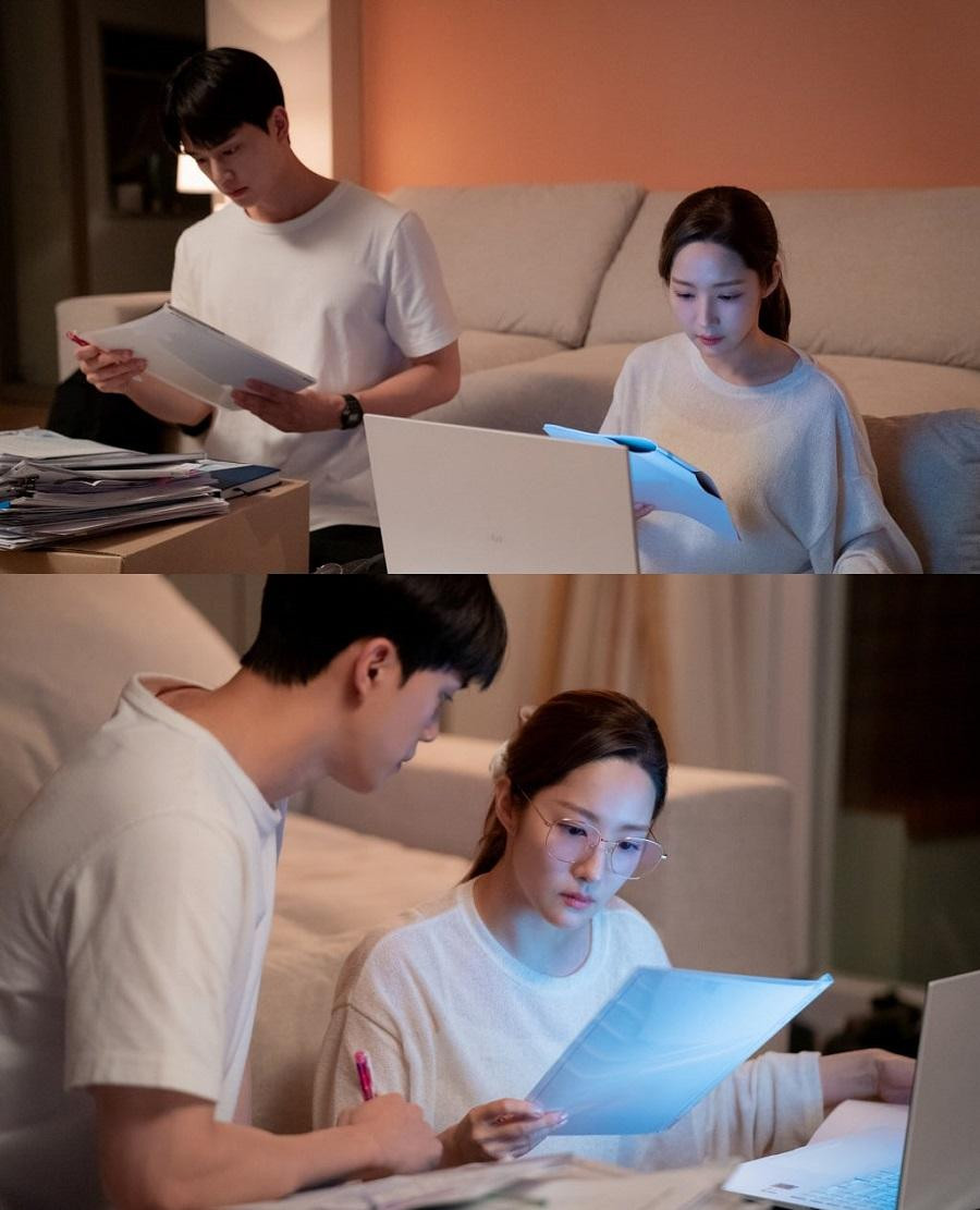 Tiến độ yêu đương thần tốc của Jin Ha Kyung và Lee Si Woo giúp bộ phim nhận được nhiều sự chú ý hơn. Tiến độ yêu đương thần tốc của Jin Ha Kyung và Lee Si Woo giúp bộ phim nhận được nhiều sự chú ý hơn.