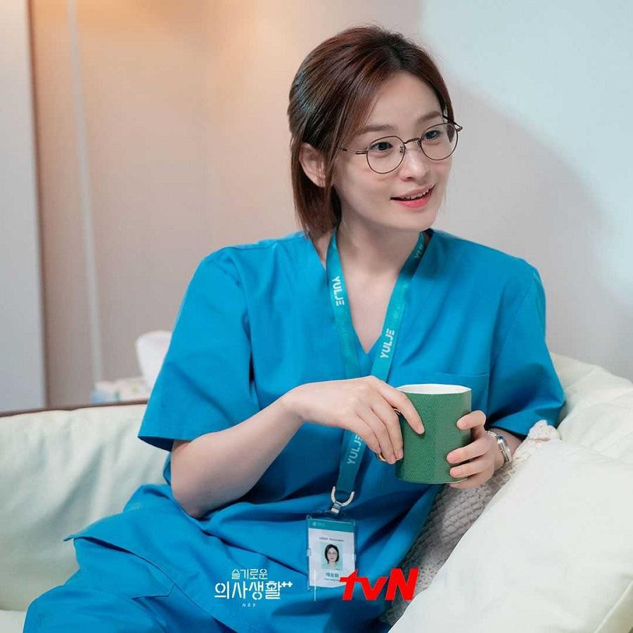 Jeon Mi Do vai Chae Song Hwa trong "Hospital Playlist". Jeon Mi Do vai Chae Song Hwa trong "Hospital Playlist".