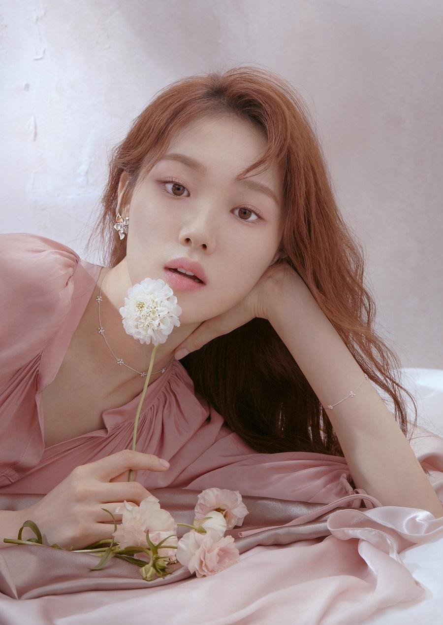Lee Sung Kyung sẽ đảm nhận vai nữ chính Oh Han Byul trong &quot;Shooting Star&quot;