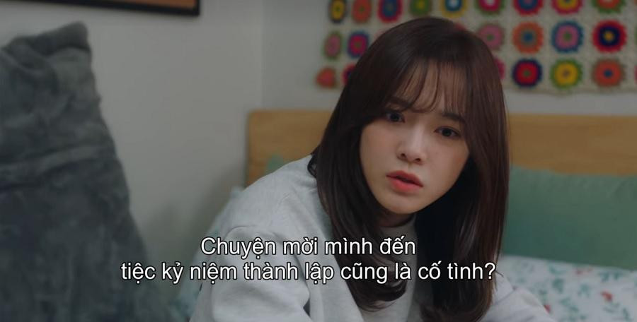 Shin Ha Ri nơm nớp lo sợ Kang Tae Moo sẽ đuổi việc.