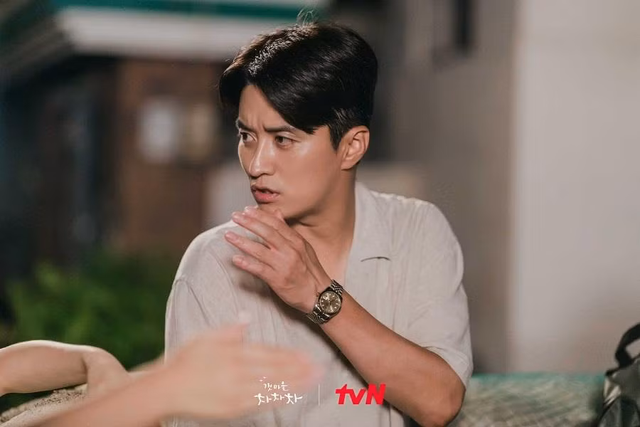 Ngược lại, Chang Yeong Guk lại là một người hời hợt vô tâm, nên chưa bao giờ hiểu lòng vợ Ngược lại, Chang Yeong Guk lại là một người hời hợt vô tâm, nên chưa bao giờ hiểu lòng vợ