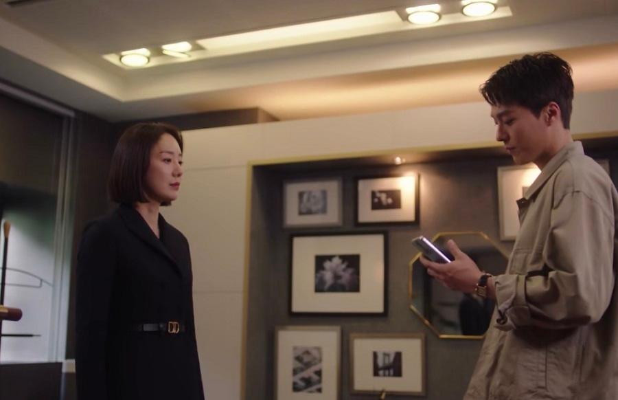 Yoo Jung muốn ngăn cản Jae Guk không được quen với Young Eun nhưng bất thành. Yoo Jung muốn ngăn cản Jae Guk không được quen với Young Eun nhưng bất thành.