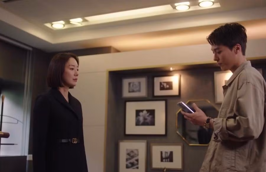 Yoo Jung muốn ngăn cản Jae Guk không được quen với Young Eun nhưng bất thành.