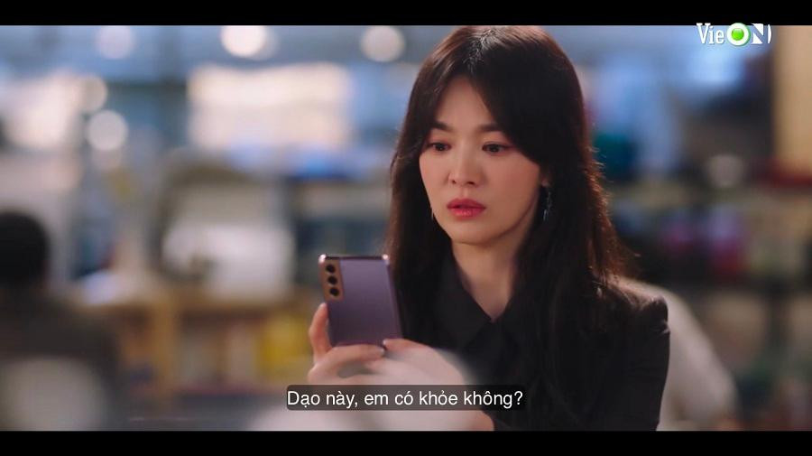 Yoo Jung liền dùng số điện thoại của Soo Wan nhắn hẹn gặp mặt Young Eun. Yoo Jung liền dùng số điện thoại của Soo Wan nhắn hẹn gặp mặt Young Eun.