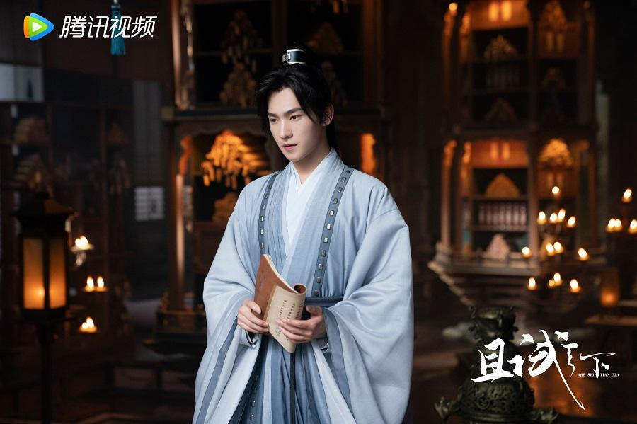 Dương Dương với khí chất thư sinh nho nhã, vô cùng phù hợp với tạo hình nhân vật Hắc Phong Tức trong nguyên tác. Dương Dương với khí chất thư sinh nho nhã, vô cùng phù hợp với tạo hình nhân vật Hắc Phong Tức trong nguyên tác.