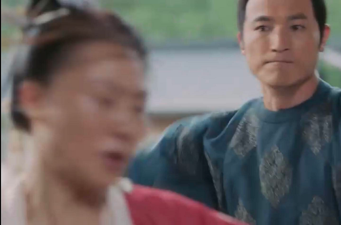 Khoảnh khắc để lộ diễn viên đóng thế của Địch Lệ Nhiệt Ba trong tập 1. Khoảnh khắc để lộ diễn viên đóng thế của Địch Lệ Nhiệt Ba trong tập 1.