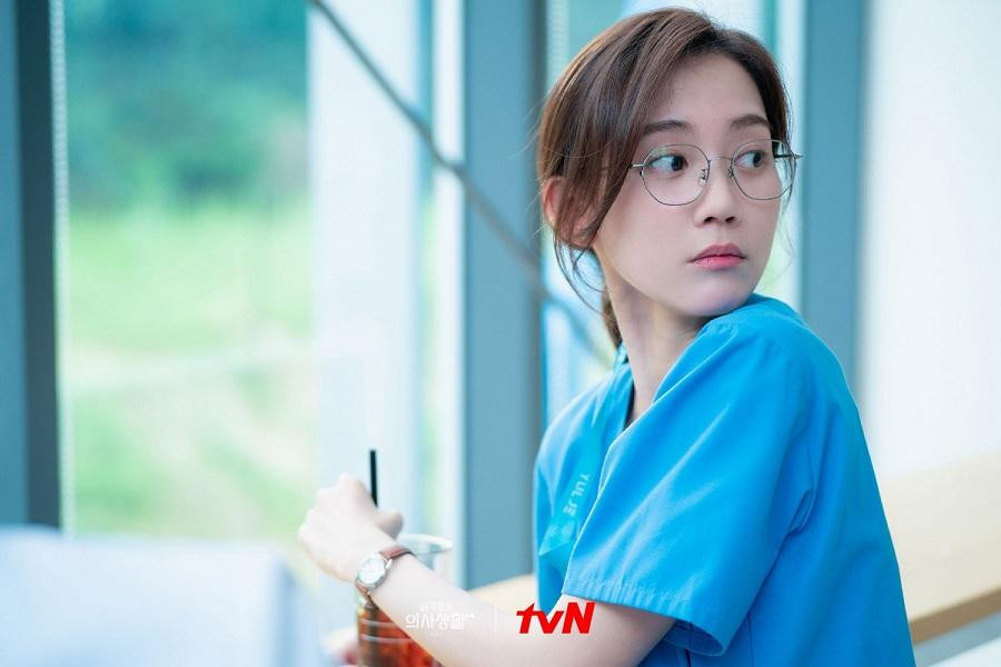 Shin Hyun Bin vai Jang Gyeo Ul trong "Hospital Playlist". Shin Hyun Bin vai Jang Gyeo Ul trong "Hospital Playlist".