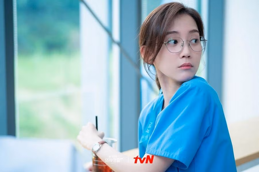 Shin Hyun Bin vai Jang Gyeo Ul trong "Hospital Playlist".