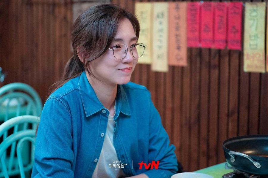 Trên phim là cô nàng mộc mạc, đơn giản. Trên phim là cô nàng mộc mạc, đơn giản.