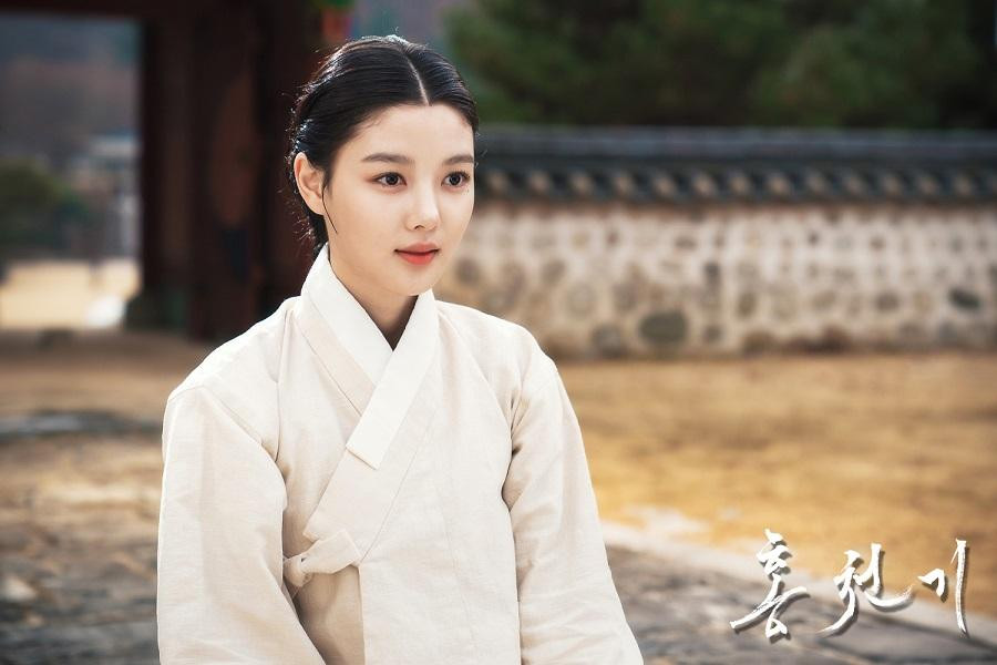 Kim Yoo Jung liệu có thể ghi điểm thêm lần nữa qua vai diễn Hong Chun Gi? Kim Yoo Jung liệu có thể ghi điểm thêm lần nữa qua vai diễn Hong Chun Gi?