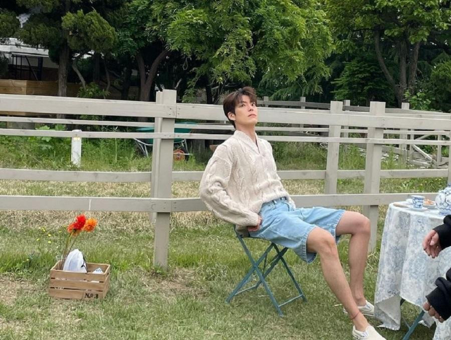 Kim Woo Bin đã bắt đầu quay trở lại với công việc sau thời gian dài điều trị bệnh