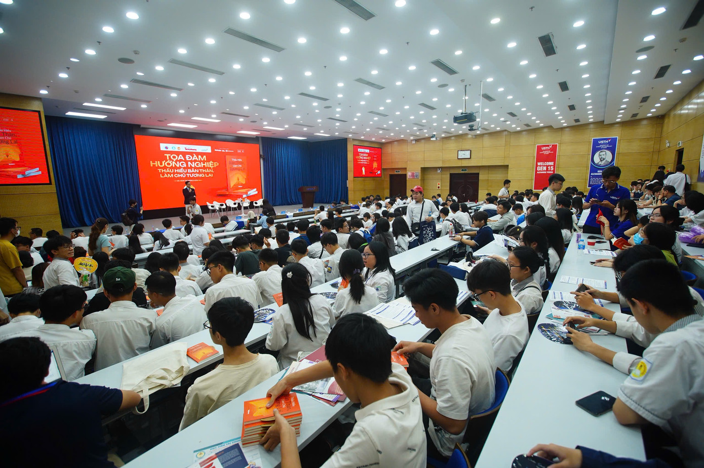 Ngày hội tuyển sinh khối các ngành Khoa học và Công nghệ: Những trải nghiệm đáng nhớ ảnh 39 Ngày hội tuyển sinh khối các ngành Khoa học và Công nghệ: Những trải nghiệm đáng nhớ ảnh 39