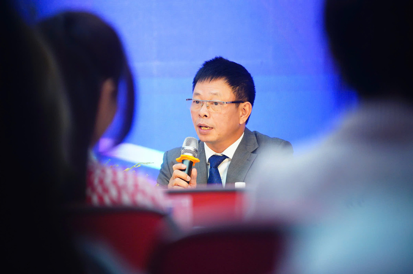 Nhà báo Phùng Công Sưởng.