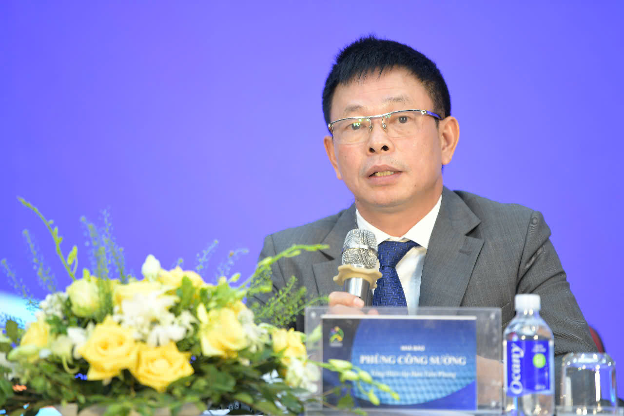 Trả lời nhà báo Nam Sương (TTXVN) về công tác tổ chức và trọng tài, nhà báo Phùng Công Sưởng cho biết: “Ở các sự kiện thể thao có mặt trái, một phần vì hành lang pháp lý chưa chắc. Với Giải Pickleball Việt Nam - Cúp Hyundai Thành Công 2025, chúng tôi đã tạo nên hành lang pháp lý với điều lệ chặt chẽ, được vận hành bởi đội ngũ tổ chức, trọng tài có chuyên môn cao, đảm bảo sự công minh và tránh những tranh cãi không đáng có”.