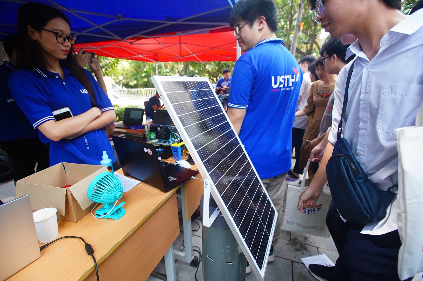 Ngày hội tuyển sinh khối các ngành Khoa học và Công nghệ: Những trải nghiệm đáng nhớ ảnh 70 Ngày hội tuyển sinh khối các ngành Khoa học và Công nghệ: Những trải nghiệm đáng nhớ ảnh 70