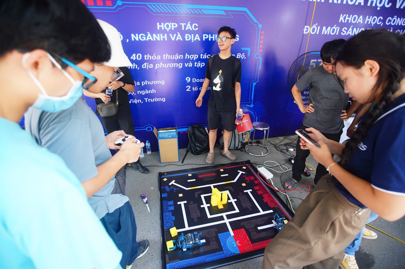 Ngày hội tuyển sinh khối các ngành Khoa học và Công nghệ: Những trải nghiệm đáng nhớ ảnh 46 Ngày hội tuyển sinh khối các ngành Khoa học và Công nghệ: Những trải nghiệm đáng nhớ ảnh 46