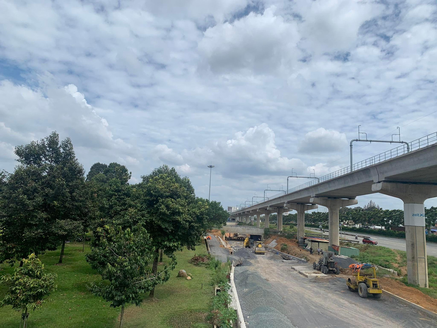 Dự án khởi động, thi công các hạng mục chưa thực hiện thuộc dự án BOT Mở rộng Xa lộ Hà Nội và Quốc lộ 1 (đoạn từ ngã ba Trạm 2 cũ đến nút giao Tân Vạn) được thực hiện từ năm 2016 với tổng chi phí khoảng 164 tỷ đồng. Công trình do công ty cổ phần đầu tư hạ tầng kỹ thuật TP HCM (CII) đầu tư. (Ảnh tư liệu)