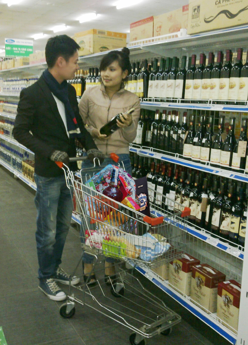 Người tiêu dùng nên chú ý khi mua rượu Tết. Hãy là người