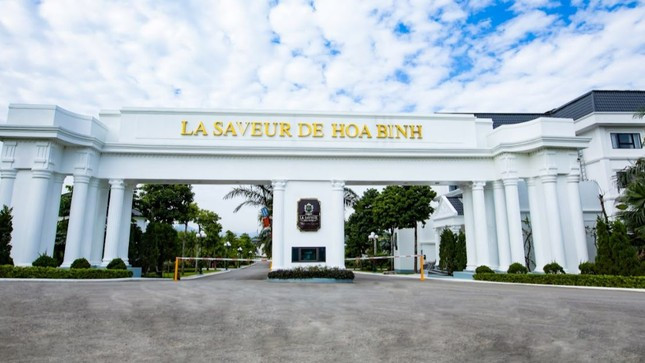 Tỉnh Hòa Bình yêu cầu Công ty cổ phần đô thị sinh thái dầu khí Hòa Bình nộp tiền sử dụng đất, tiền thuê đất của dự án Khu nhà ở cao cấp Dầu khí Hòa Bình trước quý III/2024. Hết thời hạn này, nếu công ty vẫn chưa hoàn thành nộp thuế đất sẽ xem xét, chỉ đạo thực hiện việc thu hồi đất.