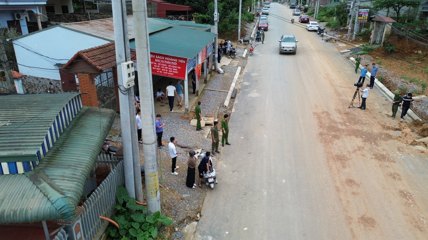 Lực lượng chức năng phân luồng giao thông sáng ngày 13/5. Lực lượng chức năng phân luồng giao thông sáng ngày 13/5.