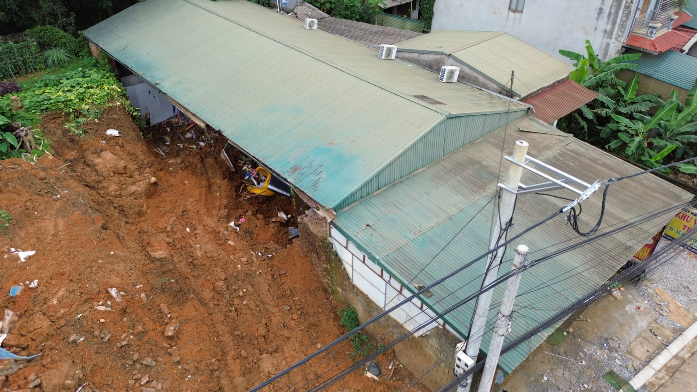 Hiện trường vụ tai nạn sáng ngày 13/5. Hiện trường vụ tai nạn sáng ngày 13/5.