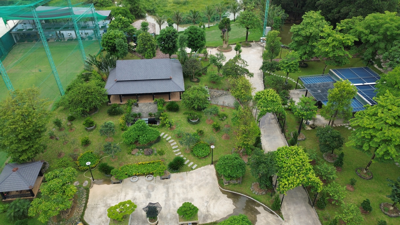 Ông Nguyễn Đình Nghi - Chủ tịch UBND xã Đồng Trúc, cho biết, từ năm 2004, khu đất này được UBND huyện Thạch Thất phê duyệt là dự án nuôi trồng thủy sản, trồng cây và giao cho ông Kiều Văn Chúc triển khai, thực hiện.