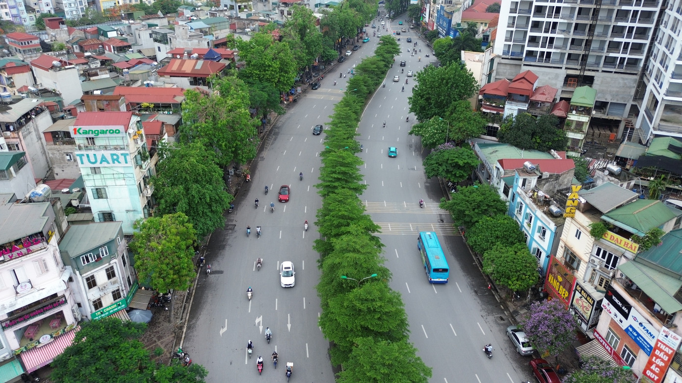 Đầu đường Láng, đoạn gần Ngã Tư Sở. Đầu đường Láng, đoạn gần Ngã Tư Sở.