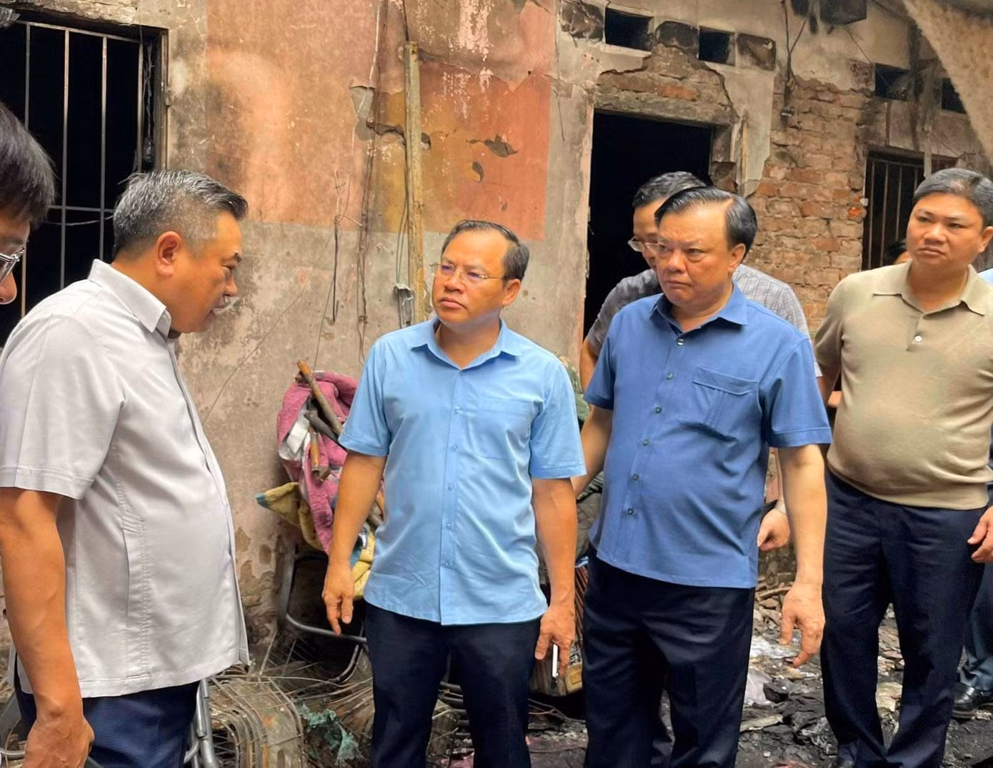 Lãnh đạo thành phố Hà Nội đến hiện trường vụ cháy, chỉ đạo công tác khắc phục hậu quả.