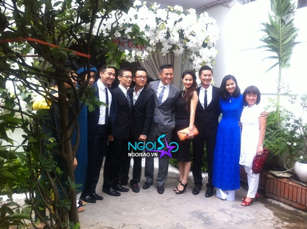 Những khách mời thân thiết chụp hình kỉ niệm