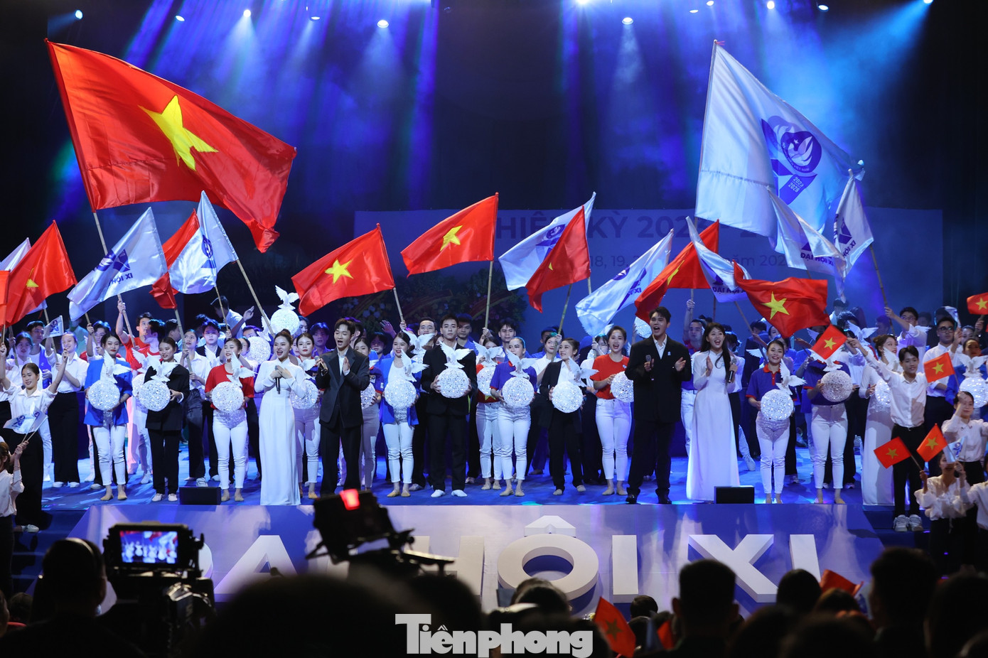 Chương 3 với chủ đề "Khát vọng" - Sinh viên Việt Nam khát khao được học tập và cống hiến cho đất nước, phát triển bản thân để làm rạng danh dân tộc, nhiều khát khao nhỏ cùng hướng đến một giấc mơ lớn - mang Việt Nam vươn ra thế giới.