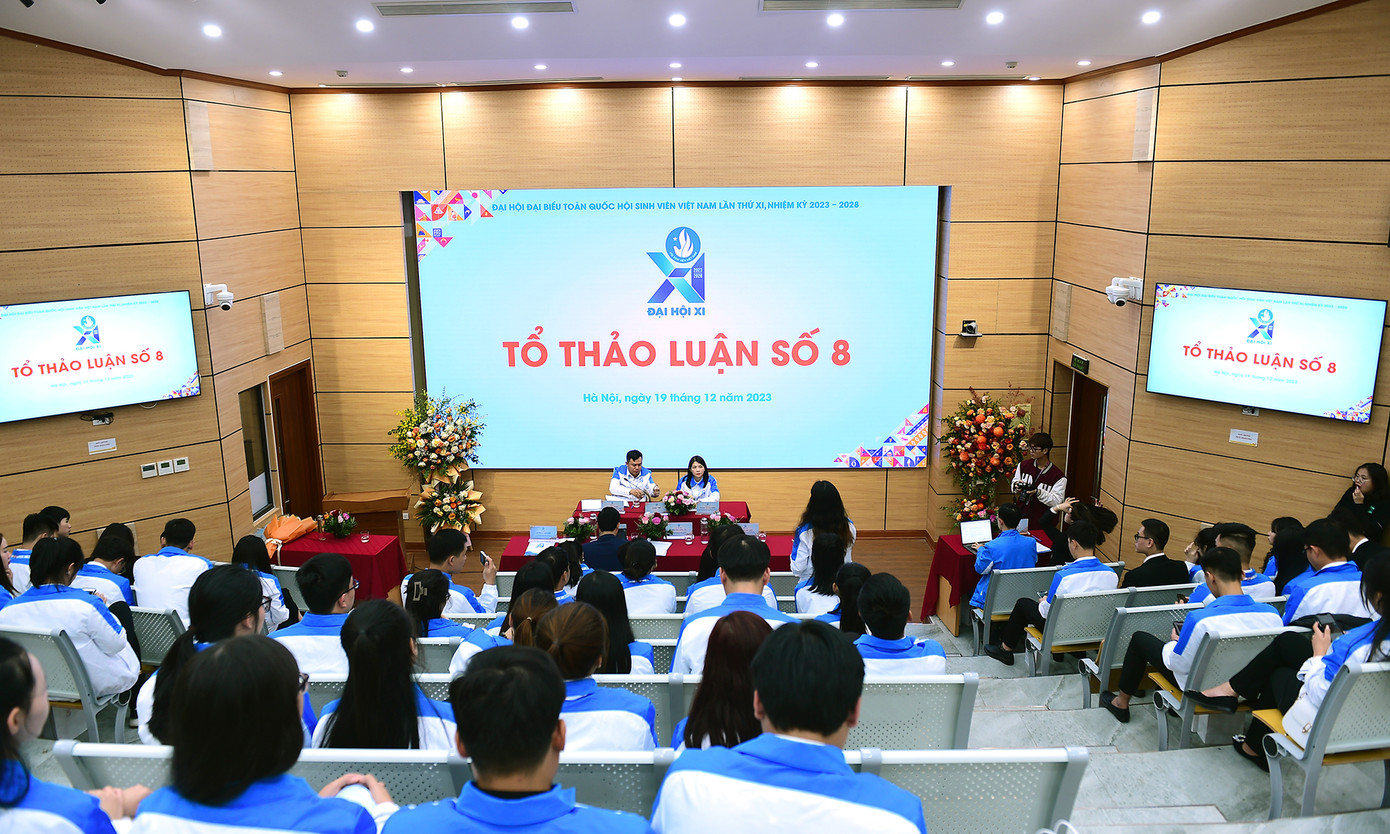 Quang cảnh tổ thảo luận chủ đề "Sinh viên tình nguyện vì cuộc sống cộng đồng". Ảnh: Xuân Tùng