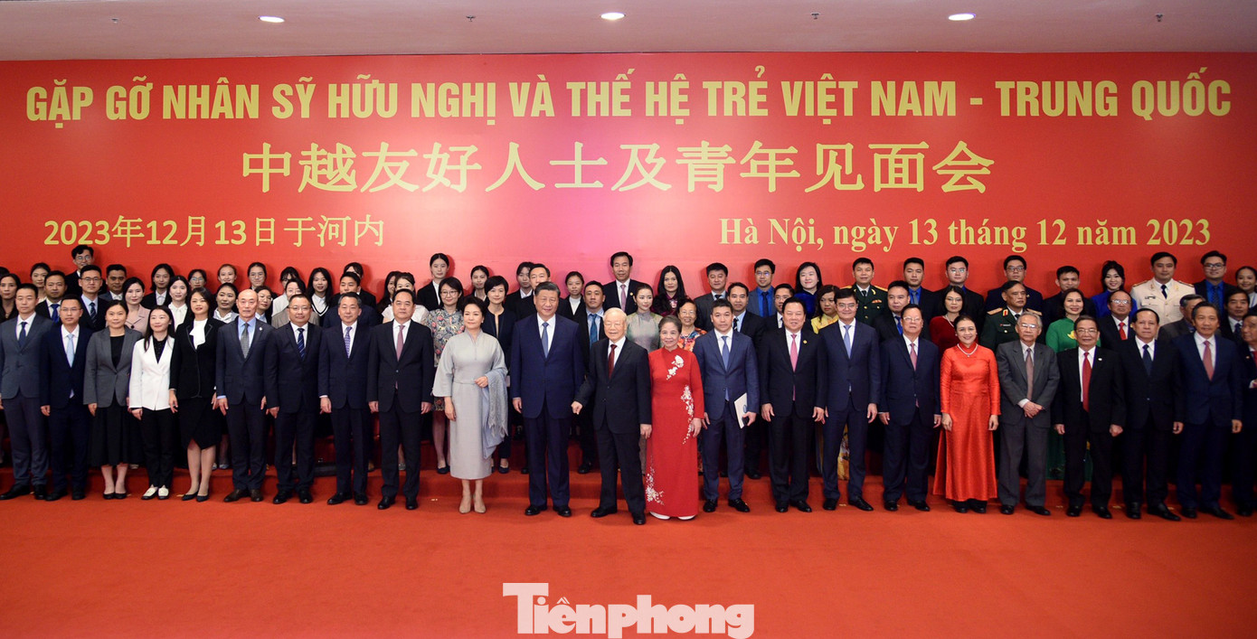 Tổng Bí thư Nguyễn Phú Trọng và Phu nhân, cùng Tổng Bí thư, Chủ tịch Trung Quốc Tập Cận Bình và Phu nhân gặp gỡ nhân sĩ hữu nghị và thế hệ trẻ Việt Nam - Trung Quốc. Ảnh: Trọng Tài