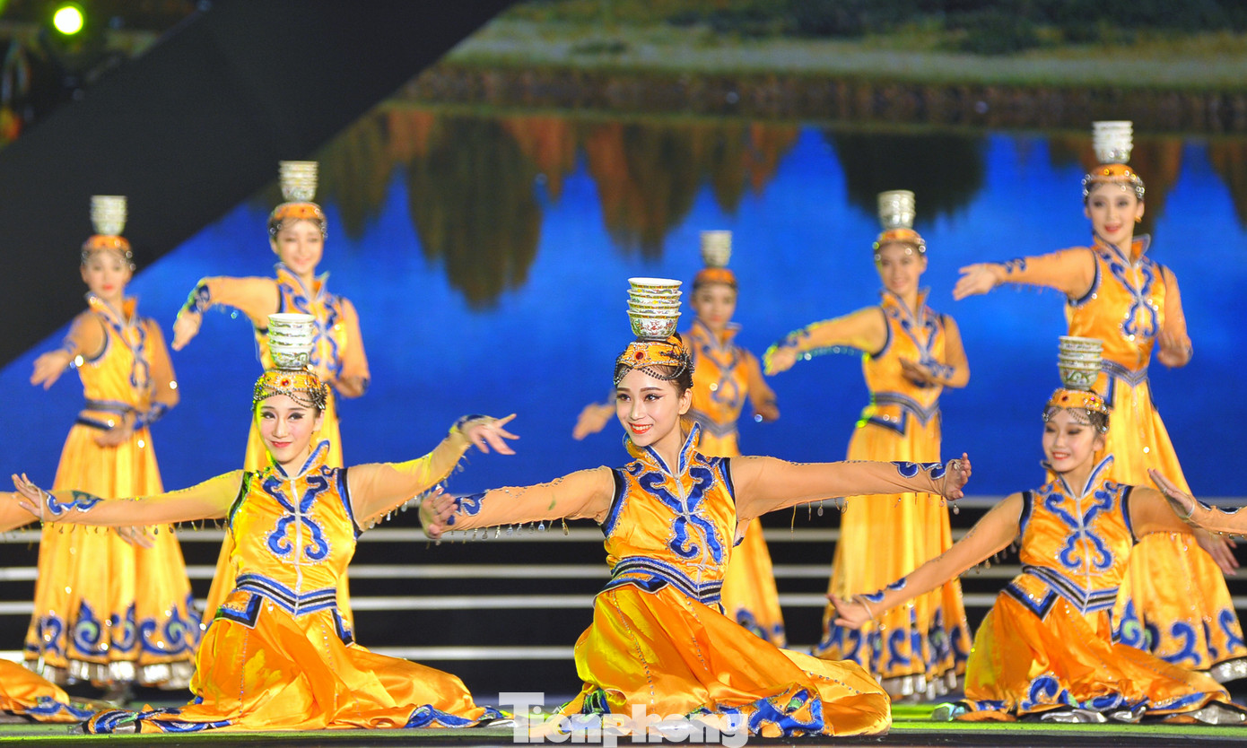 Chương trình giao lưu nghệ thuật Liên hoan Thanh niên Việt Nam - Trung Quốc lần thứ ba tại Việt Nam. Ảnh: Xuân Tùng Chương trình giao lưu nghệ thuật Liên hoan Thanh niên Việt Nam - Trung Quốc lần thứ ba tại Việt Nam. Ảnh: Xuân Tùng