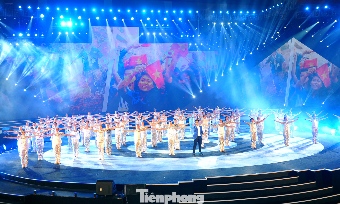 Chương trình giao lưu nghệ thuật Liên hoan Thanh niên Việt Nam - Trung Quốc lần thứ ba tại Việt Nam. Ảnh: Xuân Tùng Chương trình giao lưu nghệ thuật Liên hoan Thanh niên Việt Nam - Trung Quốc lần thứ ba tại Việt Nam. Ảnh: Xuân Tùng