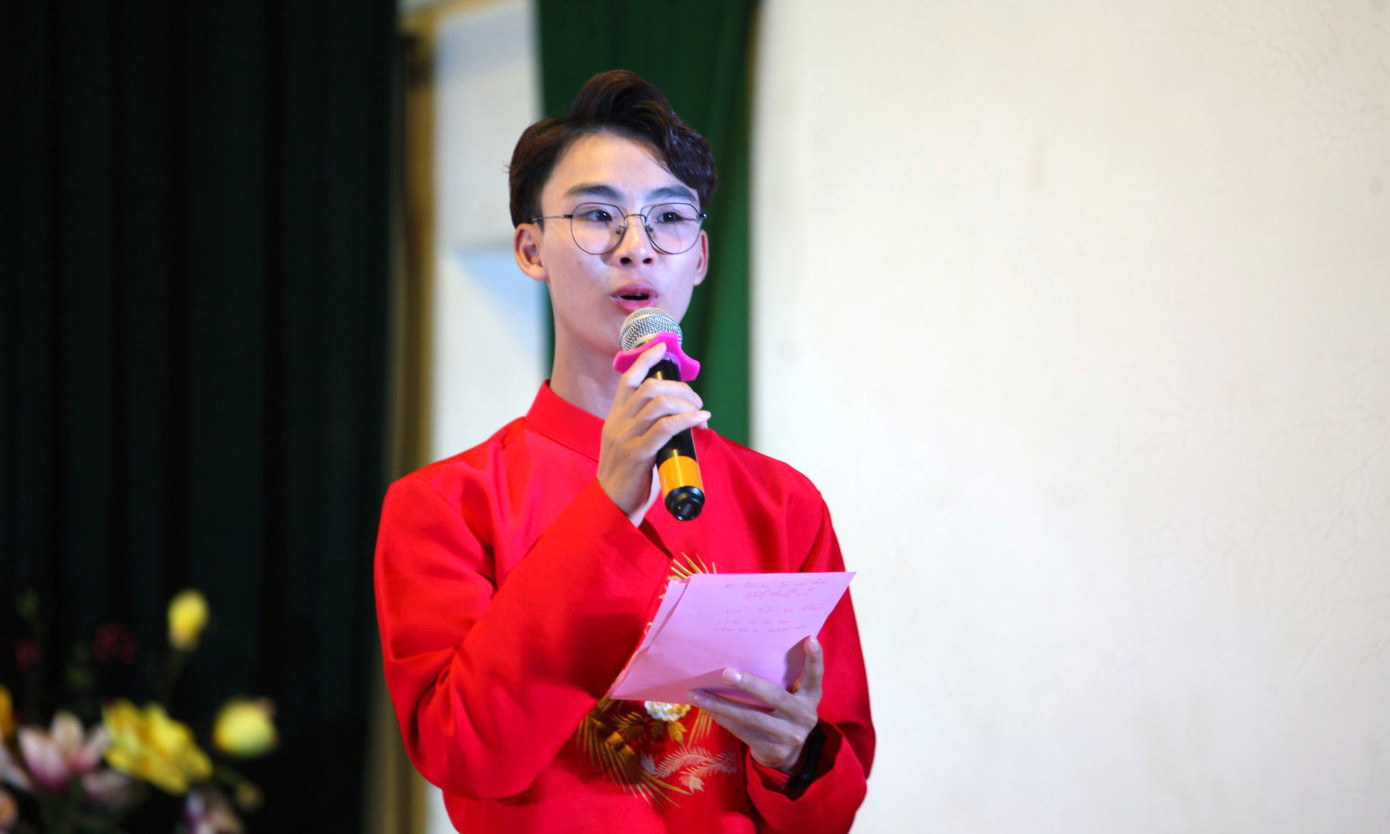 Tạ Văn Nam là MC trong nhiều chương trình của nhà trường. Ảnh: NVCC Tạ Văn Nam là MC trong nhiều chương trình của nhà trường. Ảnh: NVCC