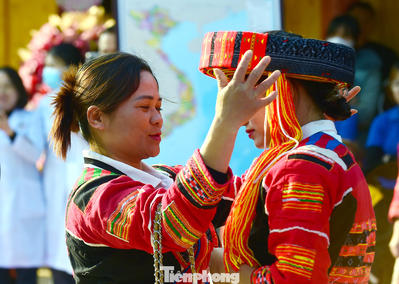 Cuộc vận động “Tự hào một dải non sông” được triển khai rộng khắp trên toàn quốc, ở tất cả các cấp bộ Đoàn, Hội, Đội trong và ngoài nước; đảm bảo thiết thực, hiệu quả. Thông qua việc sử dụng bản đồ Việt Nam tại các không gian học tập, làm việc và sinh hoạt cộng đồng của thanh thiếu nhi và người dân Việt Nam hình thành ý thức về chủ quyền quốc gia, dân tộc. Thông qua cuộc vận động nhằm tăng cường giáo dục lòng yêu nước, ý thức về chủ quyền quốc gia, dân tộc. Ảnh: Xuân Tùng